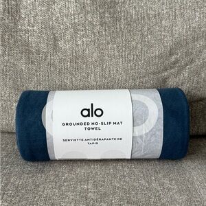 Alo Yoga Grounded No-Slip Towel Eclipse